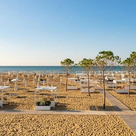 Comfortable Featuring A Rooftop Pool Apartment Bibione
